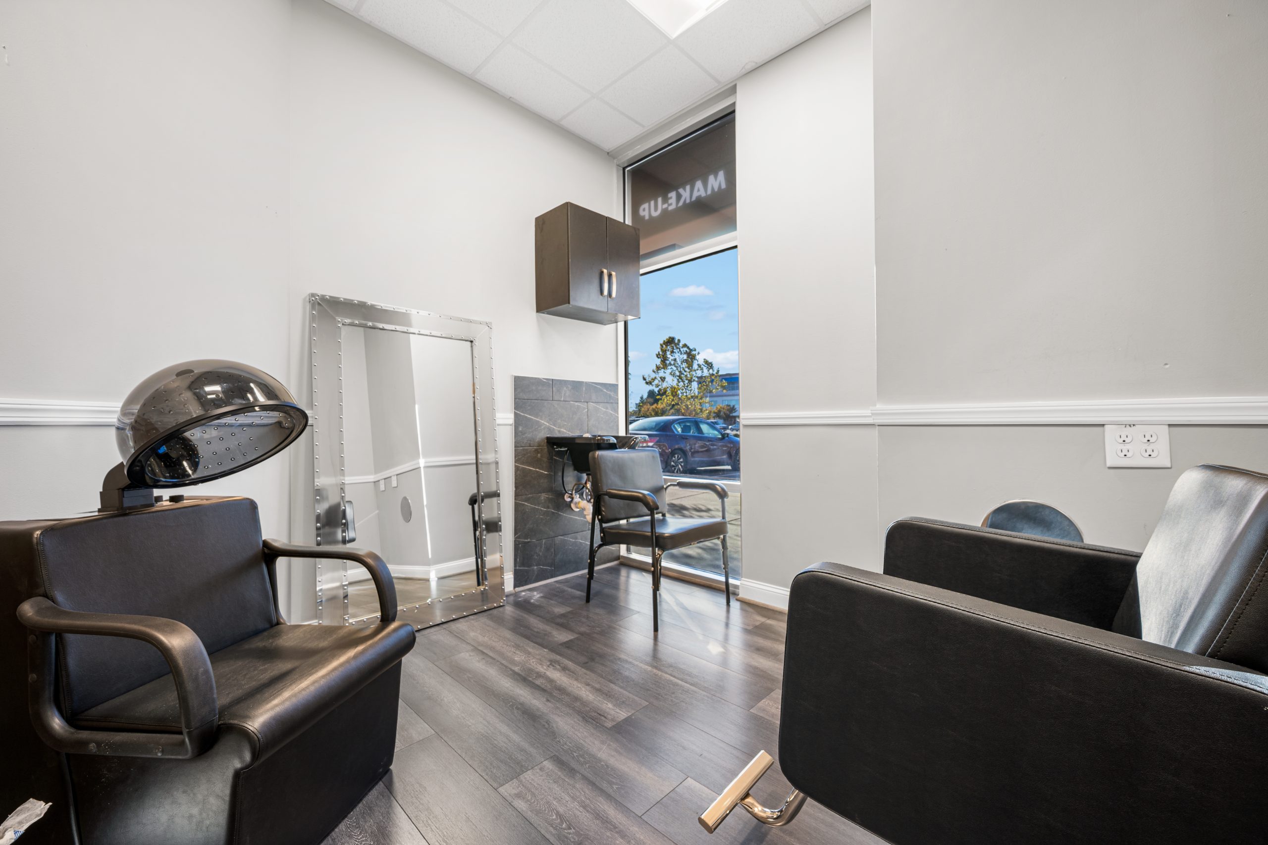 Quality Stylz Salon Suites is the top rated salon suite provider in the Baltimore area. Offering beauty professionals the best salon suites near Baltimore to run their independent beauty business. Hair stylists, estheticians, massage therapists, nail techs, and so many more can rent a salon suite in Lansdowne to achieve their beauty career dreams. Odenton salon suites, salon suites in Halethorpe, Lansdowne salon studios for rent, salon suites for rent in Pikesville, Odenton hair salon suites, salon suites near Glen Burnie, Salon suites for rent in Odenton, Lansdowne hair salon suites, salon studios for rent in owings Mills. client retention, Lansdowne salon suites, beauty business