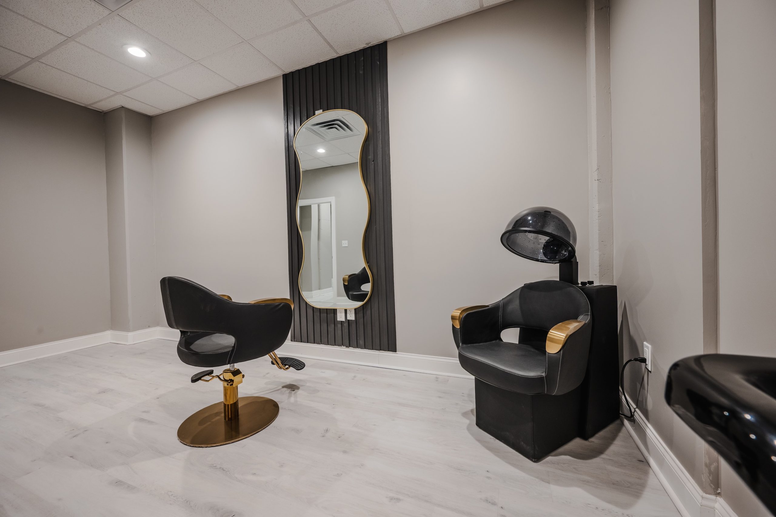 Utilizing these time management strategies as a self-employment salon entrepreneur can help you achieve a proper work-life balance working in a private hair salon suites near me at Quality Stylz Salon Suites in Pikesville, Odenton, and Lansdowne Maryland. The Best salon suite provider in the Baltimore area.