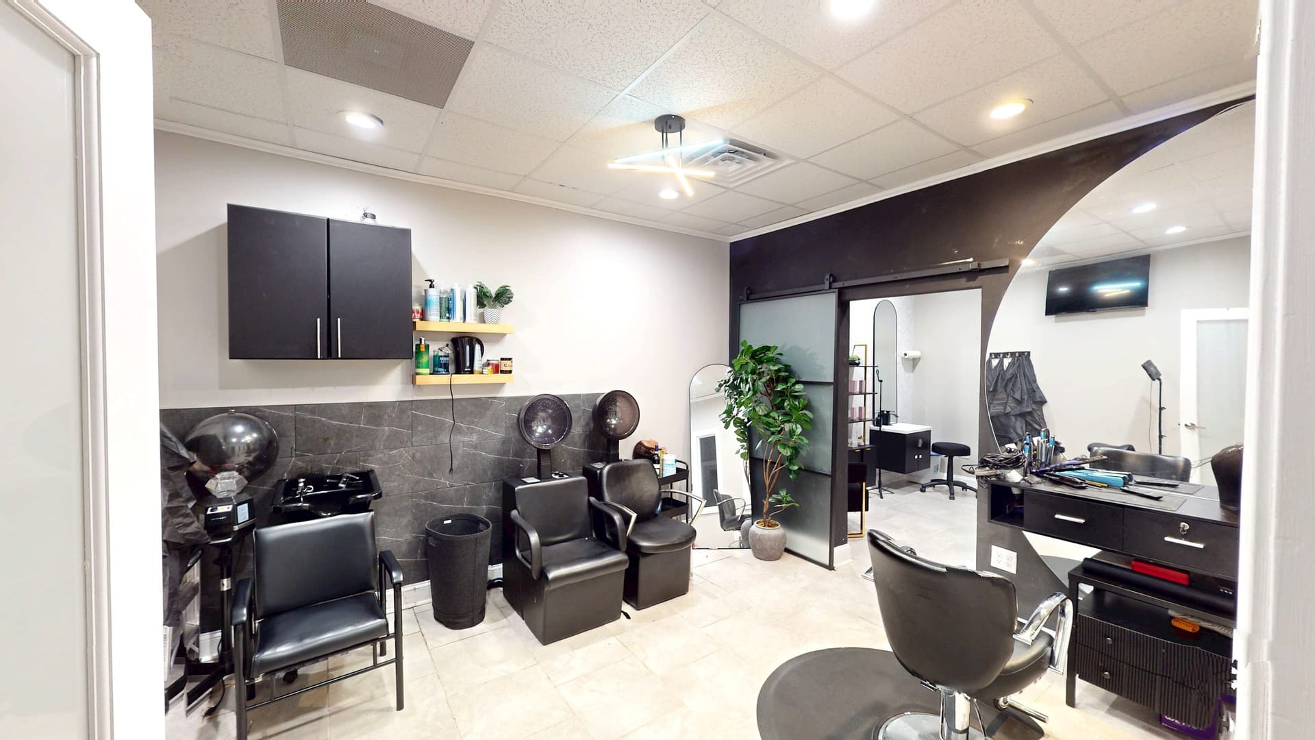 Building Your Brand, Your Way: The Freedom of Leasing a Quality Stylz Salon Suite