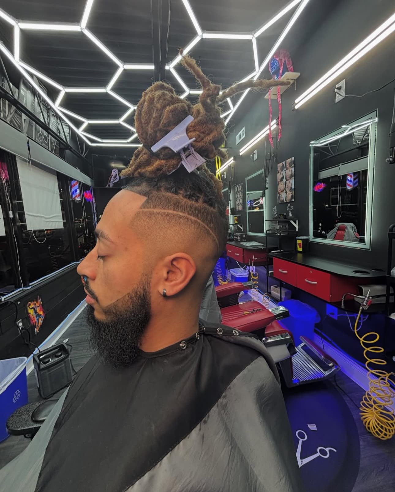 Dominicana Homdurian Barber Shop work 2